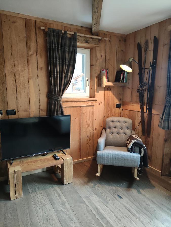La Tana Dell'Orso Apartment Кампитело ди Фаса Екстериор снимка